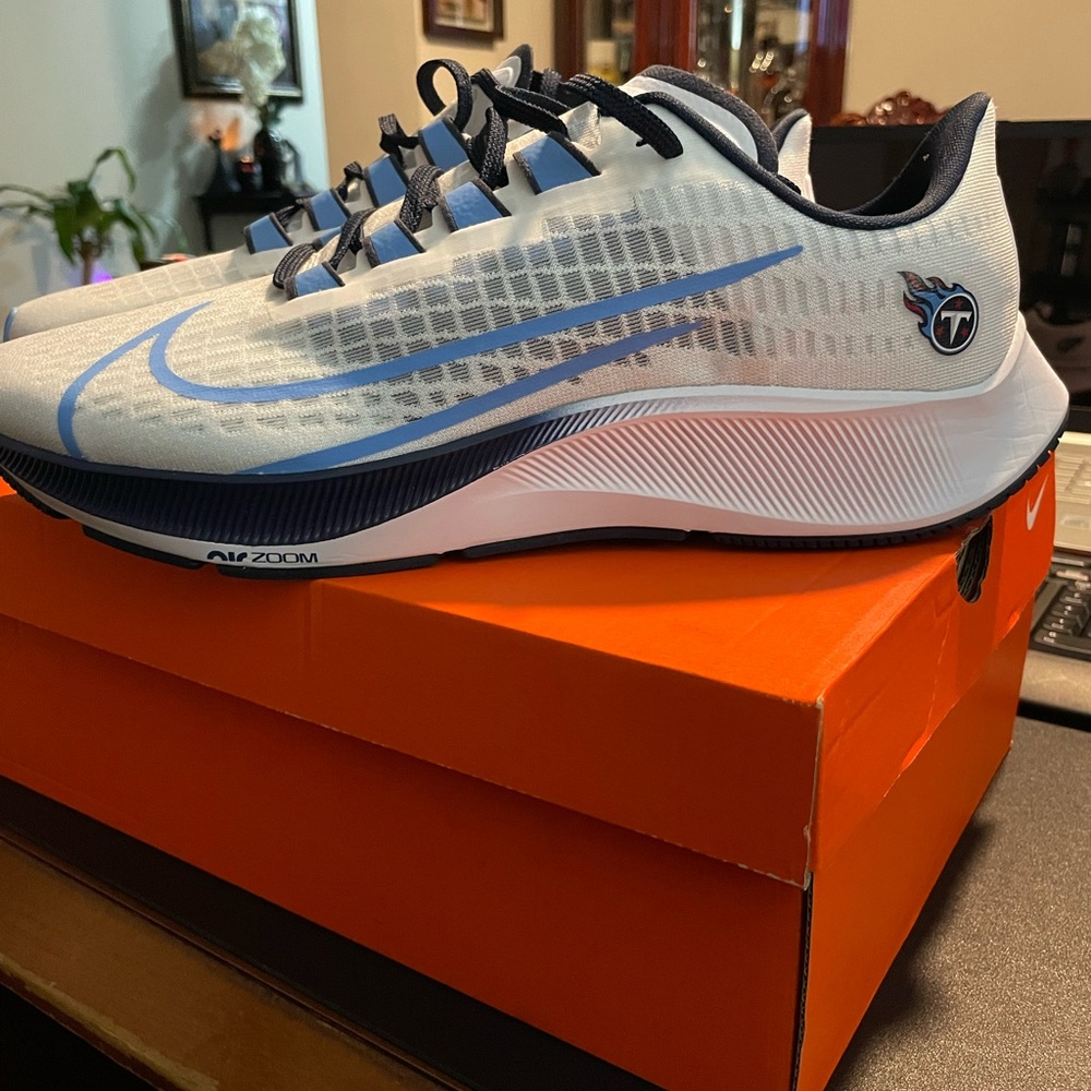 Running Shoe - Picture 4 of 7